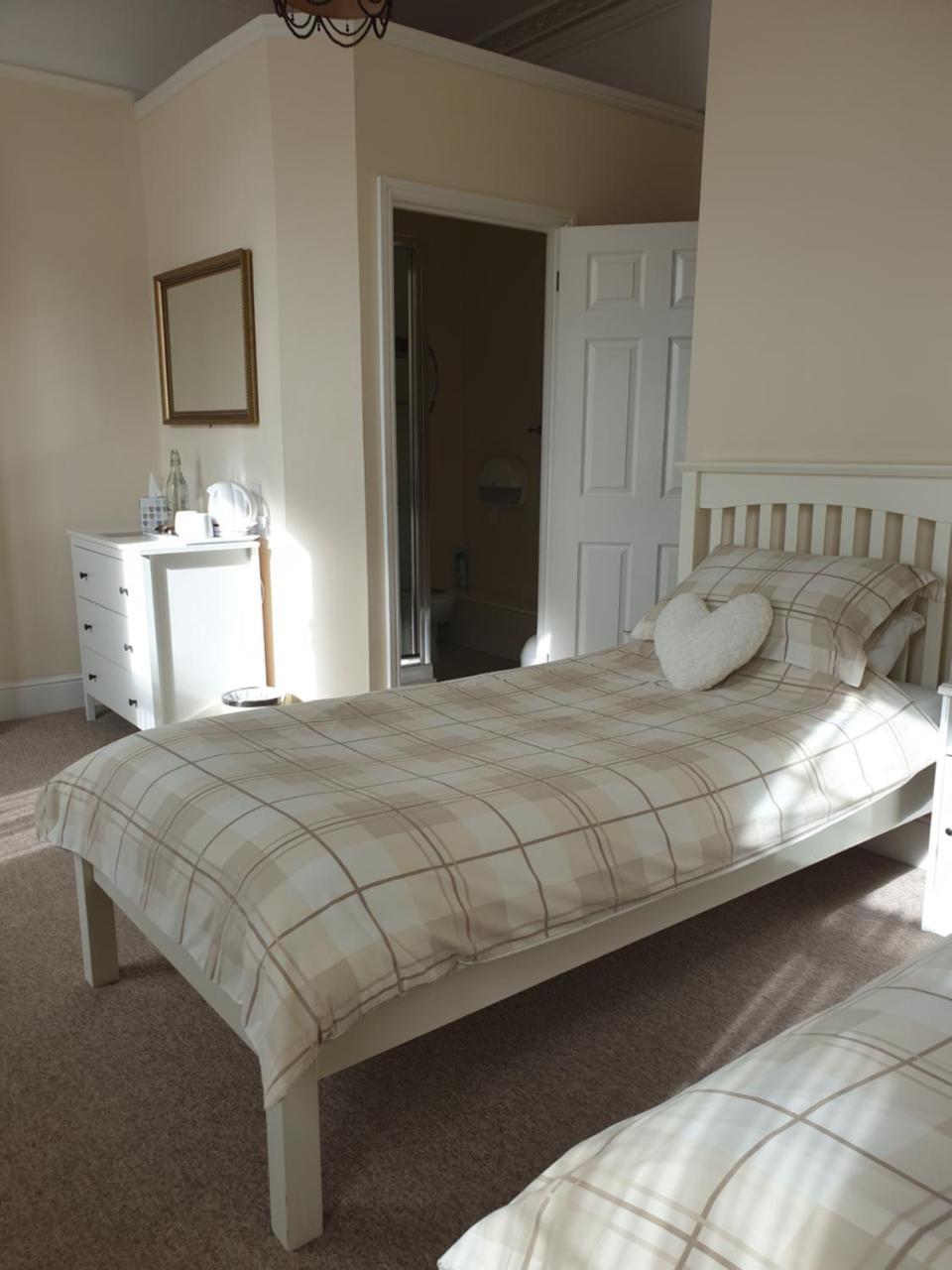 Crofton Guest House Weymouth Eksteriør billede